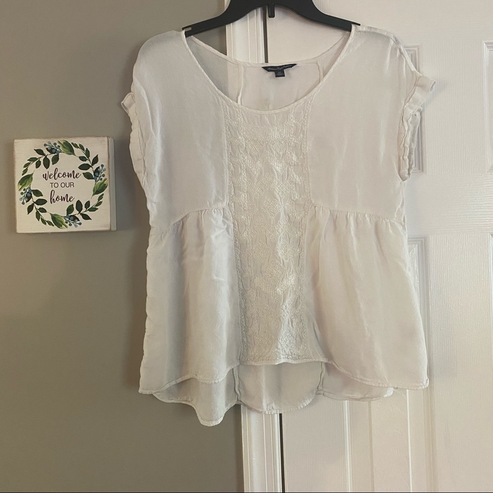 American Eagle White Embroidered Peplum Shirt Size Small AEO Boho Flowy